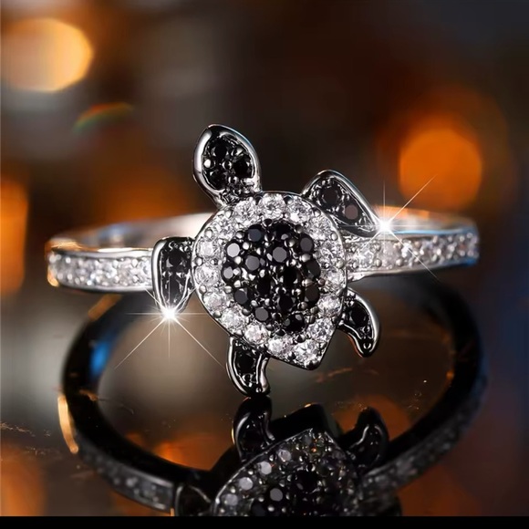 Silver Turtle Ring with Black and White Accents size 7 - Picture 3 of 4